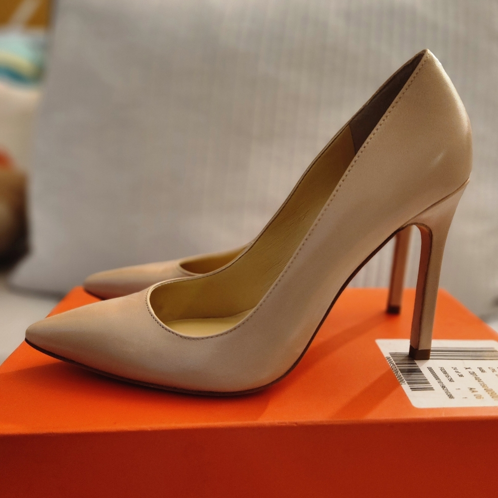 Blush pink leather pointy heels